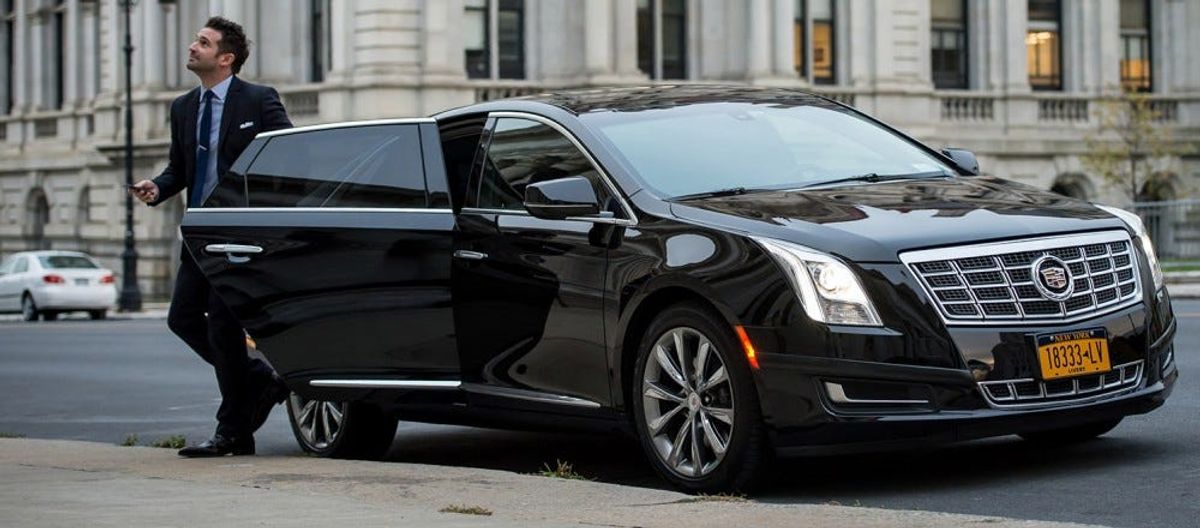 How Limousine Service Elevates Corporate Travel Comfort