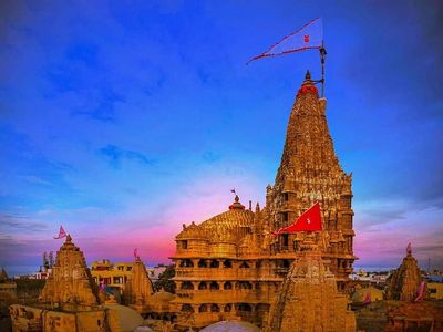 Dwarkadhish Temple: A Spiritual Journey through Gujarat’s Sacred Landmark