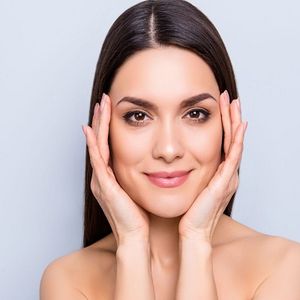 Laser Eyelid Tightening vs. Blepharoplasty: Pros and Cons