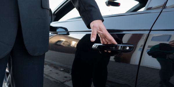 Affordable Airport Transfer and Chauffeur Hire in London