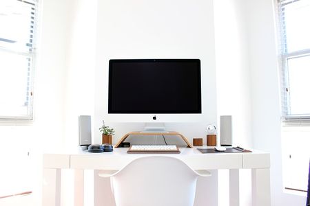 Why Office Workstations with Glass Are Dominating 2025 Office Design Trends