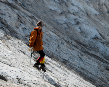 How the Hampta Pass Trek Offers an Unforgettable Adventure Experience?