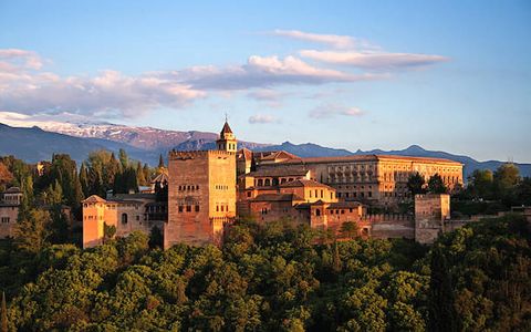 10 Must-Visit Landmarks in Granada, Spain