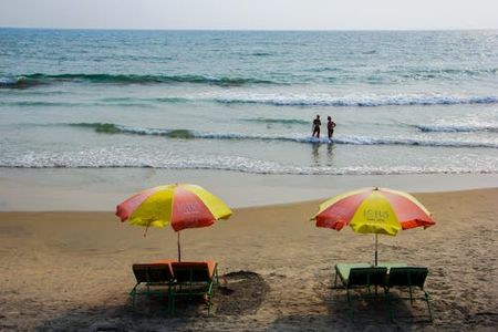 Best Beach Umbrella & Outdoor Chaise Lounge Chair for Relaxing Days