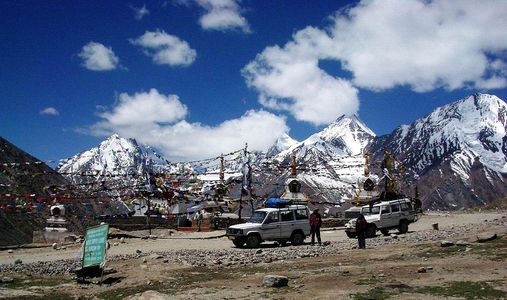 Explore the Beauty and Thrill of Majestic Kunzum Pass