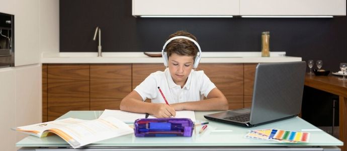 How to Set Up a Daily Homeschool Routine That Actually Works