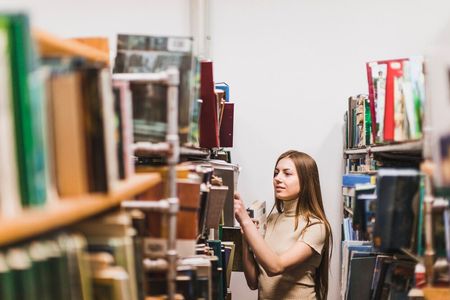 How did Amazon change the book industry?