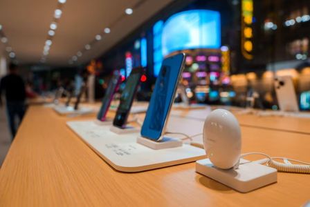 Best Desk Phone Charger Stand for Multi-Device Charging