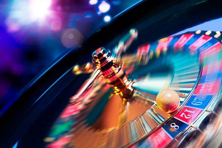 Balancing Travel Adventures with Online Entertainment: A Smart Approach