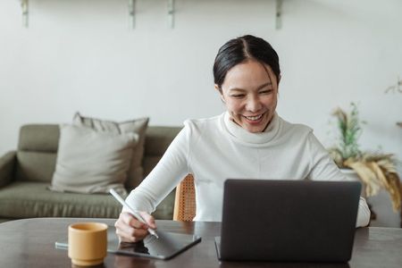 Top 5 Marketing Blog Sites in 2025: Discover Trusted Sources Like JonathonSpire & More
