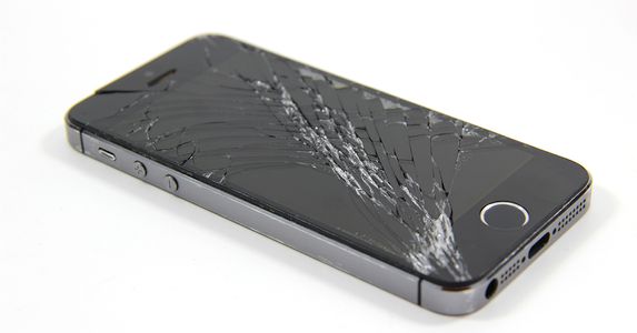 Factors That Affect the Price of Repairing an iPhone's Screen in Dubai