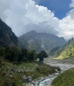You Won’t Believe These Incredible Trekking Trails Exist in Manali!