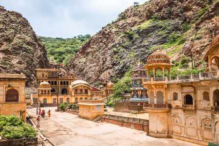 Explore India’s Golden Triangle: Delhi Agra Jaipur Tour Package
