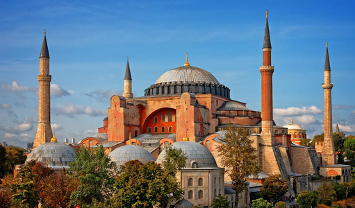 A Cultural Guide to Experiencing Turkey Like a Local