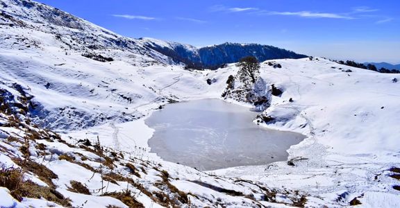 Brahmatal Trek Uttarakhand – Frozen Lakes & Himalayan Views