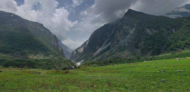 Valley of Flowers Trek Distance and Time: A Complete Guide for Beginners