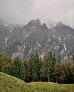 Explore the Himalayas: Top 5 Crossover Treks That Challenge and Inspire