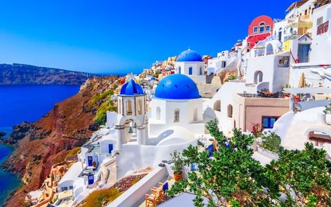 Luxury Resorts to Stay in Greece