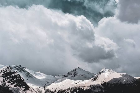 Top 5 Crossover Treks in the Himalayas for the Ultimate Adventure
