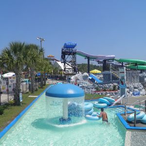 Exploring Features Commonly Found at a California Water Park