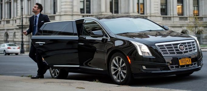 How Limousine Service Elevates Corporate Travel Comfort