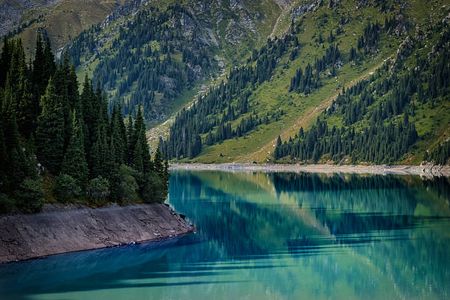 لماذا تُعَد كازاخستان جنة المياه في آسيا الوسطى