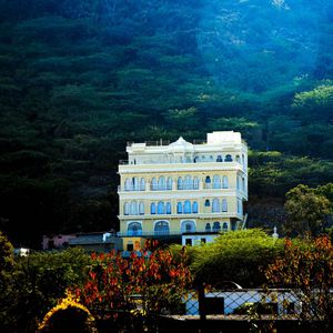 Discover the Best Places to Stay in Udaipur: Hotel Near Pichola with Stunning Lake View Rooms