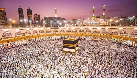 Discover the Best Umrah Packages 2025 USA with Hajar Travels