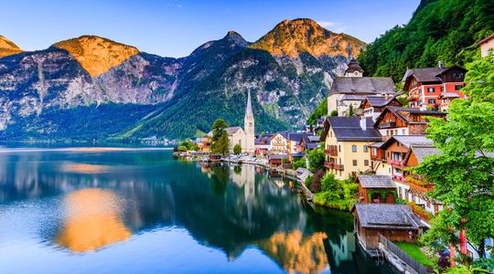 Which Austria Tourist Attractions Offer the Best Experience for First-Time Travelers?