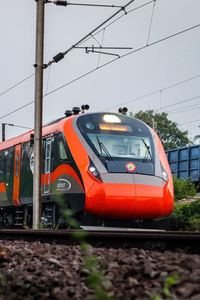 Which is the closest train station that is located near Pachmarhi?