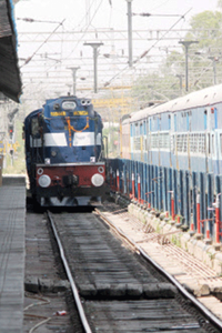 Which is the closest rail station located to Hampi?