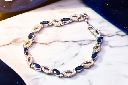 Travel in Style: Why Eleganza Artificial Jewelry Is Perfect for Every Trip