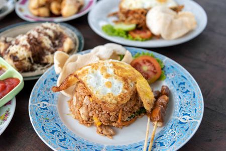 Phuket Street Food Guide: Street Food to eat and to eat.