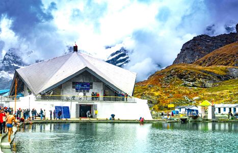 Hemkund Sahib Guide 2026- Where Spirituality meets the Adventure Spirit!