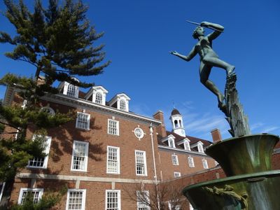 The Ultimate Champaign IL Travel Guide: Must-See Sights and Premier Student Apartments