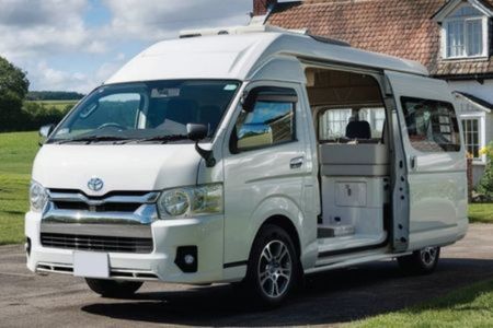 Why Choose a Maxi Cab in Lalor for Airport Transfers?