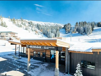 Comprehensive Facilities Support Guest Comfort and Convenience