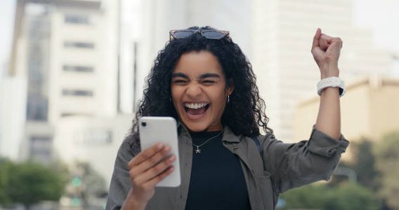 From Departure Lounge to Digital Lounge: Enjoying Online Games While Traveling