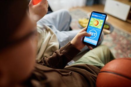 Gaming on the Go: How Travel Enhances the Modern Gaming Experience