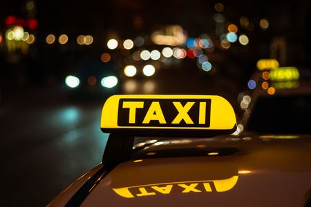 Why Premium Taxis Are Better for Airport Transfers