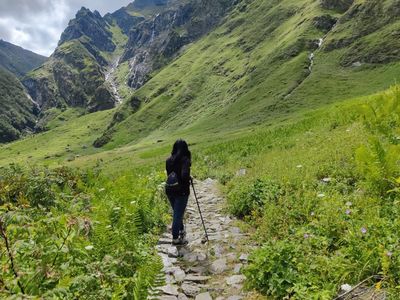 What is the cost of Valley of Flowers Trek?