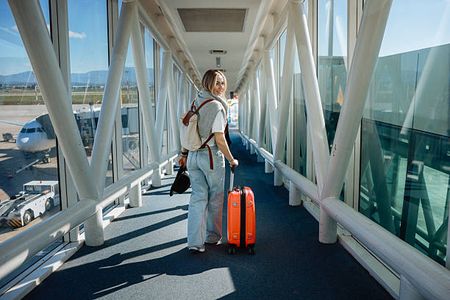 Respawn Routes: The Quiet Integration of Online Gaming into Travel Life