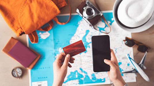 Pocket Worlds: How Online Gaming Transforms the Travel Experience