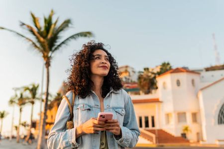 Wi-Fi Wanderers: How Online Gaming Redraws the Map of Travel