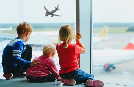 A Complete Guide to Children Traveling Alone on LOT Polish Airlines