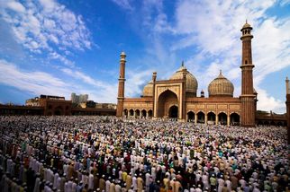 13 Must-Visit Mosques in India for Eid 2024