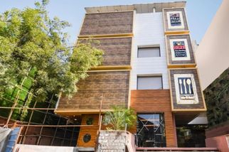 Discover Comfort and Luxury at Hotel Golden I, Raipur
