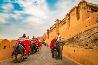 Top 10 Incredible Tourist Places to Visit in Jaipur and a Guide for Travel
