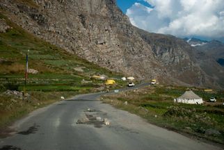 MANALI TO LEH BIKE TRIP: RIDING THROUGH THE HIMALAYAS