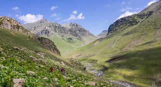 Tarsar Marsar Adventure: A Complete Trekking Experience in the Himalayas